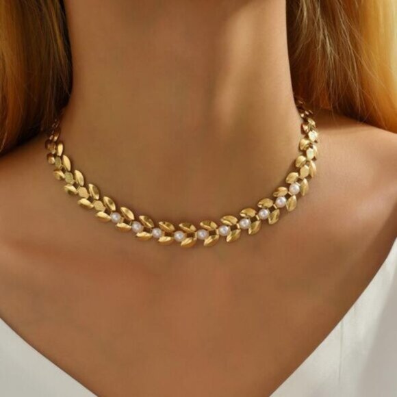 18K Gold Filled Laurel Leaf Pearl Necklace - Picture 1 of 3